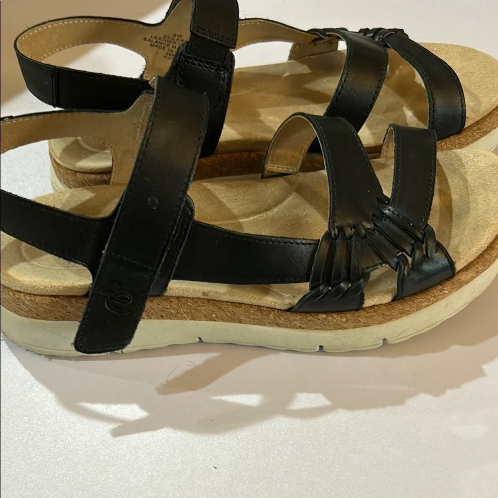 8W Easy Spirt llena Platform sandal  Black. Velcro closure.
